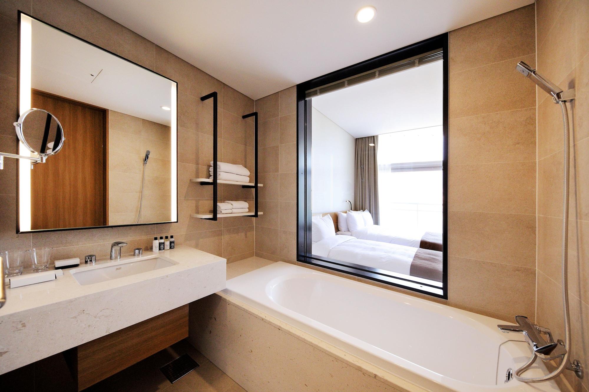 มิดาส โฮเต็ล แอนด์ รีสอร์ต Hotel คาพยอง ภายนอก รูปภาพ