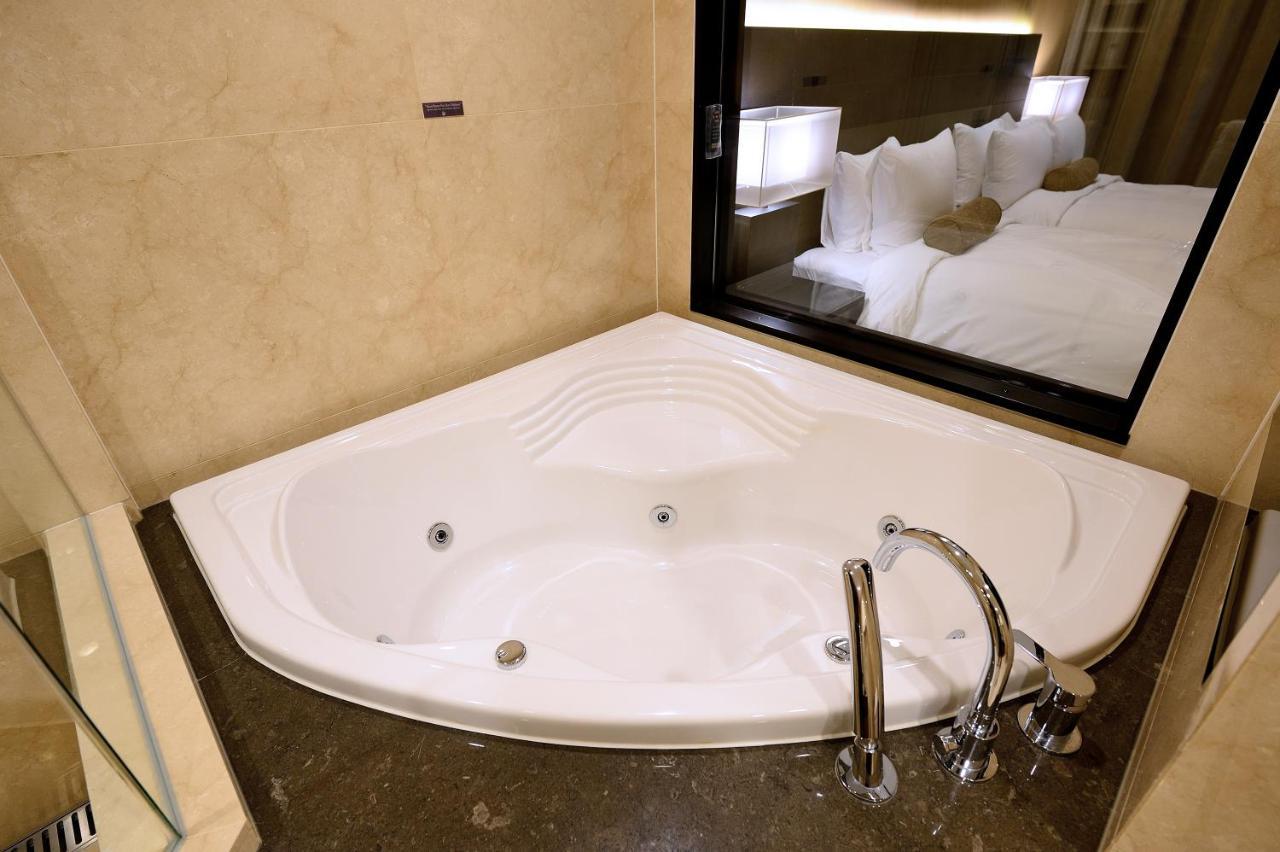 มิดาส โฮเต็ล แอนด์ รีสอร์ต Hotel คาพยอง ภายนอก รูปภาพ